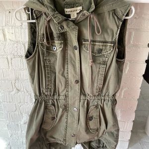 Marrakech Army Green Vest